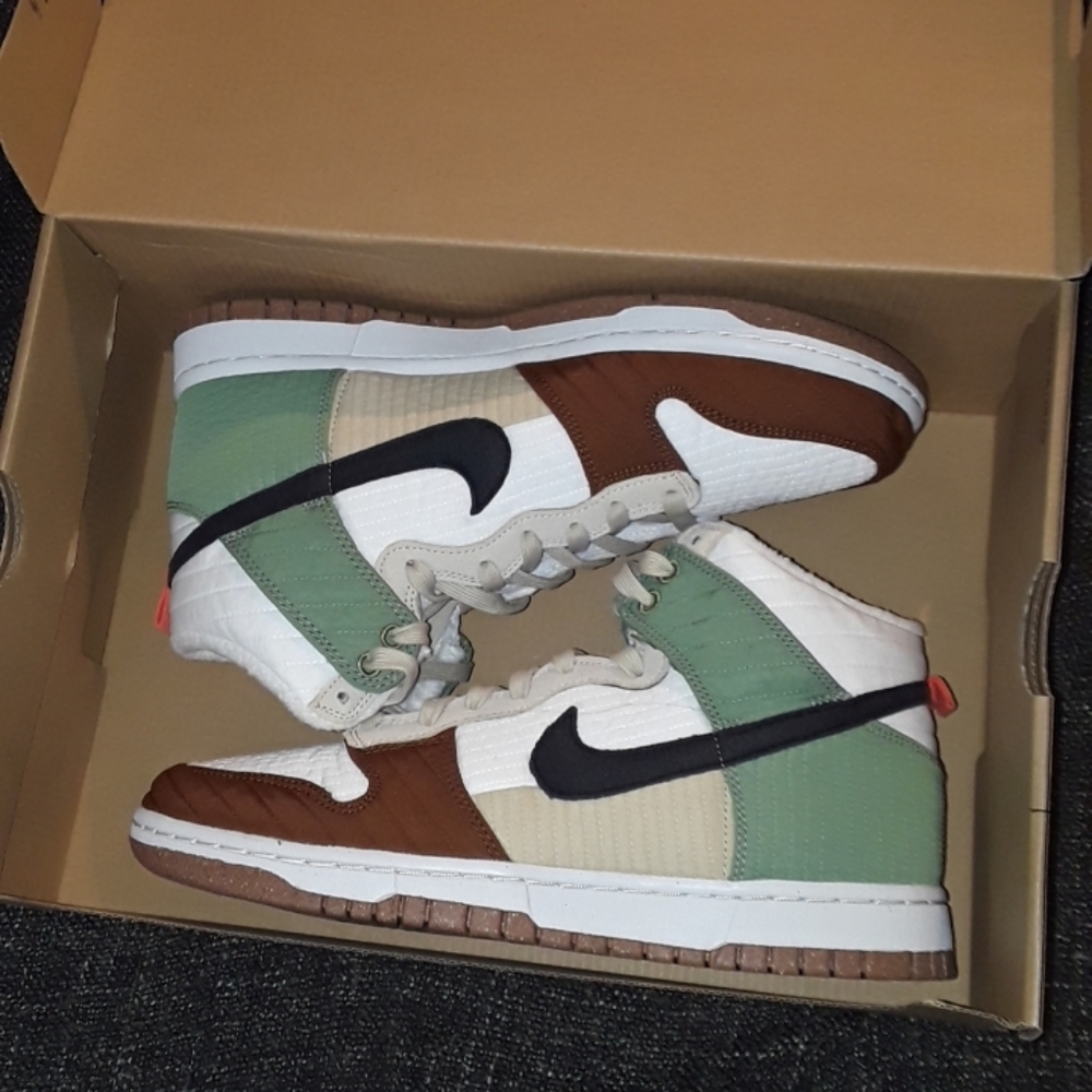 Wmns Nike Dunk High LX 'Toasty' Size 9 W/ 7.5 M- DN9909 100